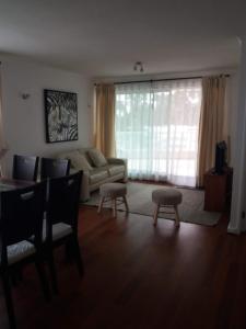 Χώρος καθιστικού στο las rocas de Santo Domingo amplio departamento