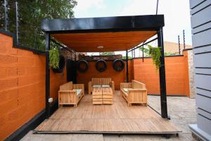 Imagen de la galería de Cascade Cove Kampala -Jacuzzi - Gazebo with Fountain, en Kampala