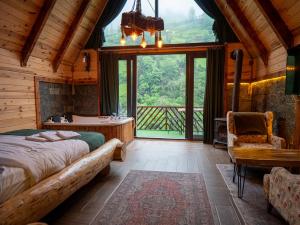 En eller flere senge i et værelse på Sisorti bungalow otel