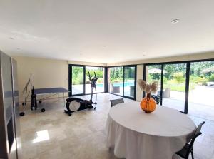 a living room with a table with a vase on it at Villa Poujol en Dordogne, piscine chauffée in Saint-Crépin-et-Carlucet
