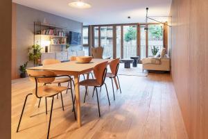 Χώρος καθιστικού στο Andorra Mountain Retreat l 1 minute walk to Ski Slopes l Hiking Trails, Pool, Sauna & Gym l by Bones Vacances