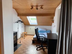 Χώρος καθιστικού στο Dachgeschosswohnung im zweiten Obergeschoss