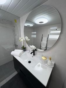 Phòng tắm tại The Blue Cottage +72 ảnh