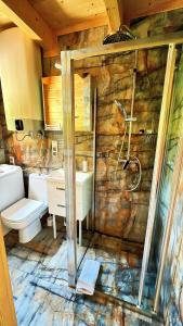 Et badeværelse på Elegancki domek w górach, jeden na dużej, szczelnie ogrodzonej działce, przyjmujemy psy, Łopuszna, blisko Nowego Targu i Białki Tatrzańskiej