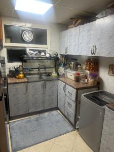 Η κουζίνα ή μικρή κουζίνα στο downtown Aparments