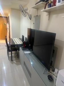 Η κουζίνα ή μικρή κουζίνα στο downtown Aparments