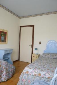 a bedroom with a bed and a door to a room at Casa Primavera in Cinquale