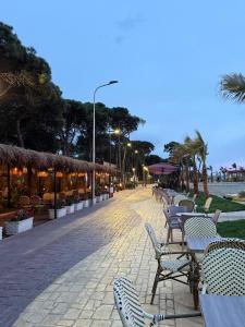 a cobblestone sidewalk with tables and chairs on a street at Villa Zen Oasis in Golem