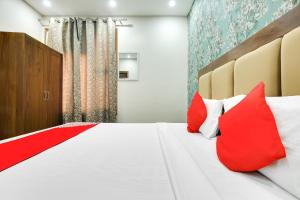 Voodi või voodid majutusasutuse Collection O Hotel RR Eleven toas