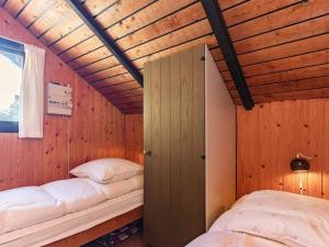 Postel nebo postele na pokoji v ubytování 8 person holiday home in Løgstør-By Traum