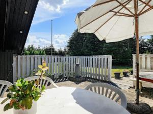 Zahrada ubytování 8 person holiday home in Løgstør-By Traum