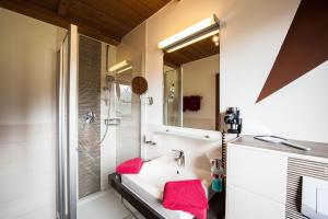 a bathroom with a sink and a shower at Gästehaus Alpenblick in Berwang