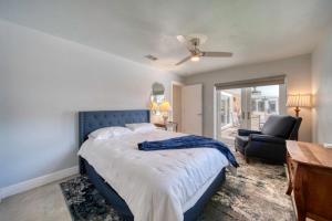 Lighthouse Retreat With A Pool客房内的一张或多张床位