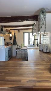 a kitchen with wooden floors and a large kitchen with a counter at Duplex, jacuzzi, terrasse sur les toits in Nice