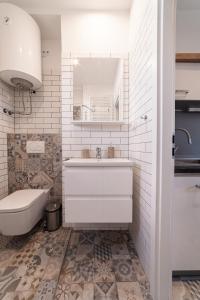 Ένα μπάνιο στο no10 ,Cozy apartment in Bratislava