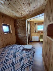 A bed or beds in a room at Qusha Guesthouse Meeting in the mountains and views