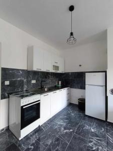 Η κουζίνα ή μικρή κουζίνα στο TriM Apartments
