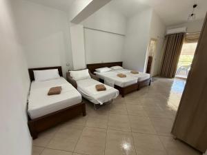 a room with three beds in a room at Anmaor in Qeparo