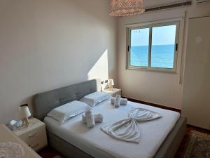 Postel nebo postele na pokoji v ubytování Summertime Luxury Apartment with amazing Sea View