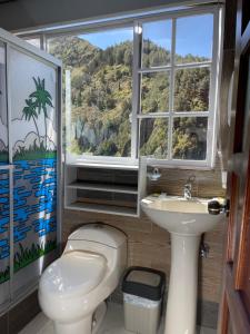 Koupelna v ubytování Hostal Balcon del Cielo + 37 fotografií