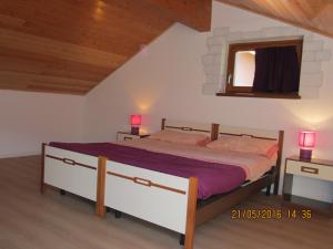 a bedroom with a large bed in a room at Appartamento Emma in Faver