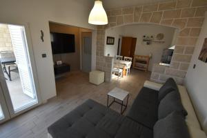 TV a/nebo společenská místnost v ubytování Lantana Apartment