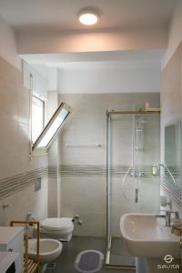 Koupelna v ubytování Gjiri i Lalzit - Savita Apartments - Perla Resort