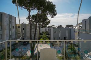 Bazén v ubytování Gjiri i Lalzit - Savita Apartments - Perla Resort nebo v jeho okolí