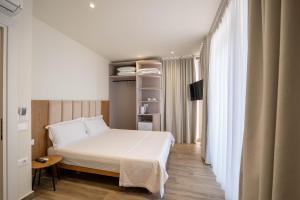 Postel nebo postele na pokoji v ubytování Mari Al Deluxe Saranda