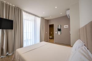 Postel nebo postele na pokoji v ubytování Mari Al Deluxe Saranda