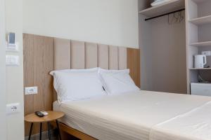 Postel nebo postele na pokoji v ubytování Mari Al Deluxe Saranda