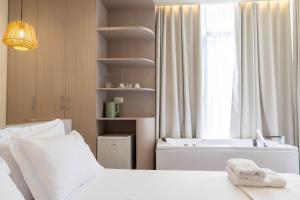 Postel nebo postele na pokoji v ubytování Mari Al Deluxe Saranda