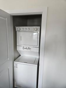Photo de la galerie de l'établissement Sunny Beautiful Apt, 2nd Level, 2Bedroom, 2Bath, Kitchen, Dining, à Denver
