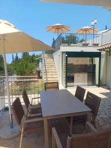 Balkón alebo terasa v ubytovaní Endless Blue Villa Lefkada