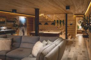 O zonă de relaxare la Chalet Alpinot - Spa, Nature & Luxe dans les Montagnes ! +123 fotografii
