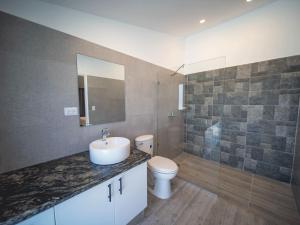 Ένα μπάνιο στο 3BR Luxury Penthouse, 300m From Beach +18 φωτογραφίες