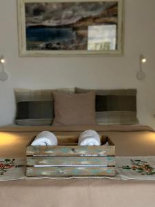 a wooden box with a pair of towels on a bed at Errika's Sweet Home in Provatas