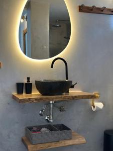 a bathroom with a bowl sink and a mirror at Errika's Sweet Home in Provatas