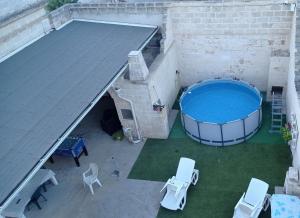 an overhead view of a swimming pool on a roof at B&B La Cupa in Torre Santa Susanna