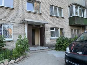 a brick house with a car parked in front of it at Gelezinis in Vilnius
