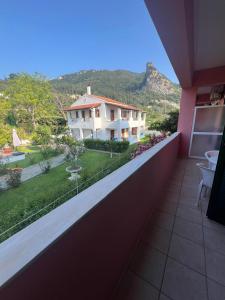 Nespecifikovaný výhled na hory nebo výhled na hory při pohledu z aparthotelu