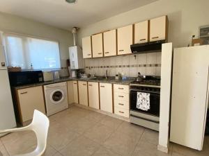 a kitchen with a refrigerator and a stove top oven at Jardín del Mar in Playa Unión