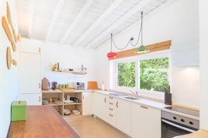 Kuchyň nebo kuchyňský kout v ubytování Casa da Antónia