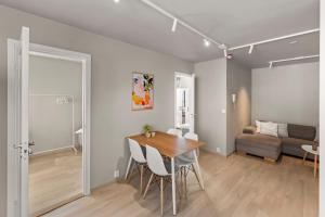 Afbeelding uit fotogalerij van Heart of Tønsberg, Newly renovated, Room for 6 people! in Tønsberg