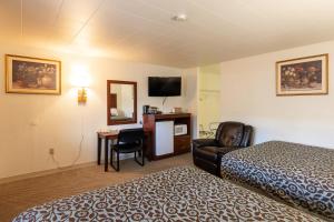 a hotel room with a bed and a desk at Hills Inn in Hot Springs