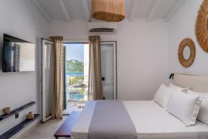 Postel nebo postele na pokoji v ubytování Noemia Skiathos