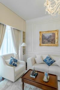 Posezení v ubytování Abu Dhabi 4BR Villa - Victorian-Inspired Stay