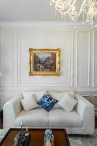 Posezení v ubytování Abu Dhabi 4BR Villa - Victorian-Inspired Stay
