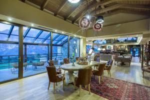 Restauracja lub miejsce do jedzenia w obiekcie Orizontes Tzoumerkon Hotel Resort