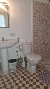 Bilik mandi di Riad Nostalgie of Tetouan